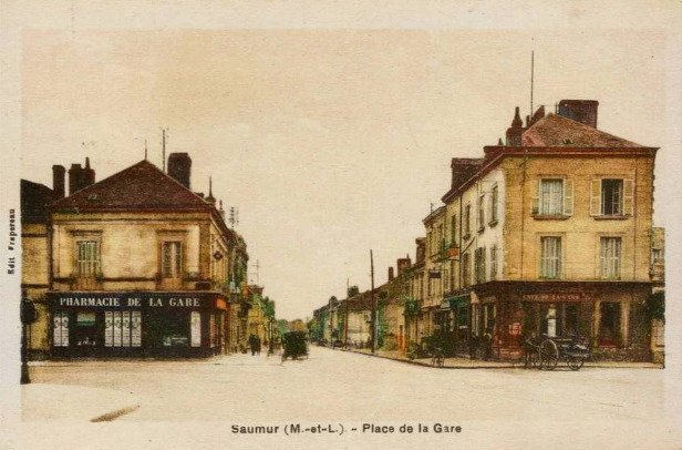 Saumur place de la Gare