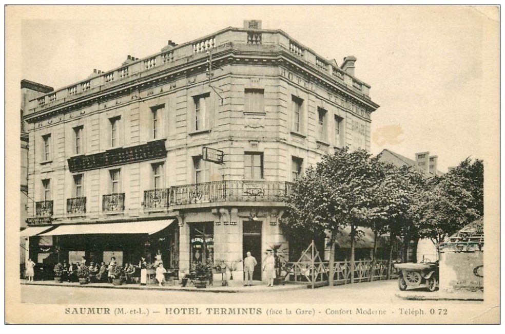 carte-postale-ancienne-49-saumur-hotel-terminus-cafe-restaurant-et-voiture-ancienne.jpg